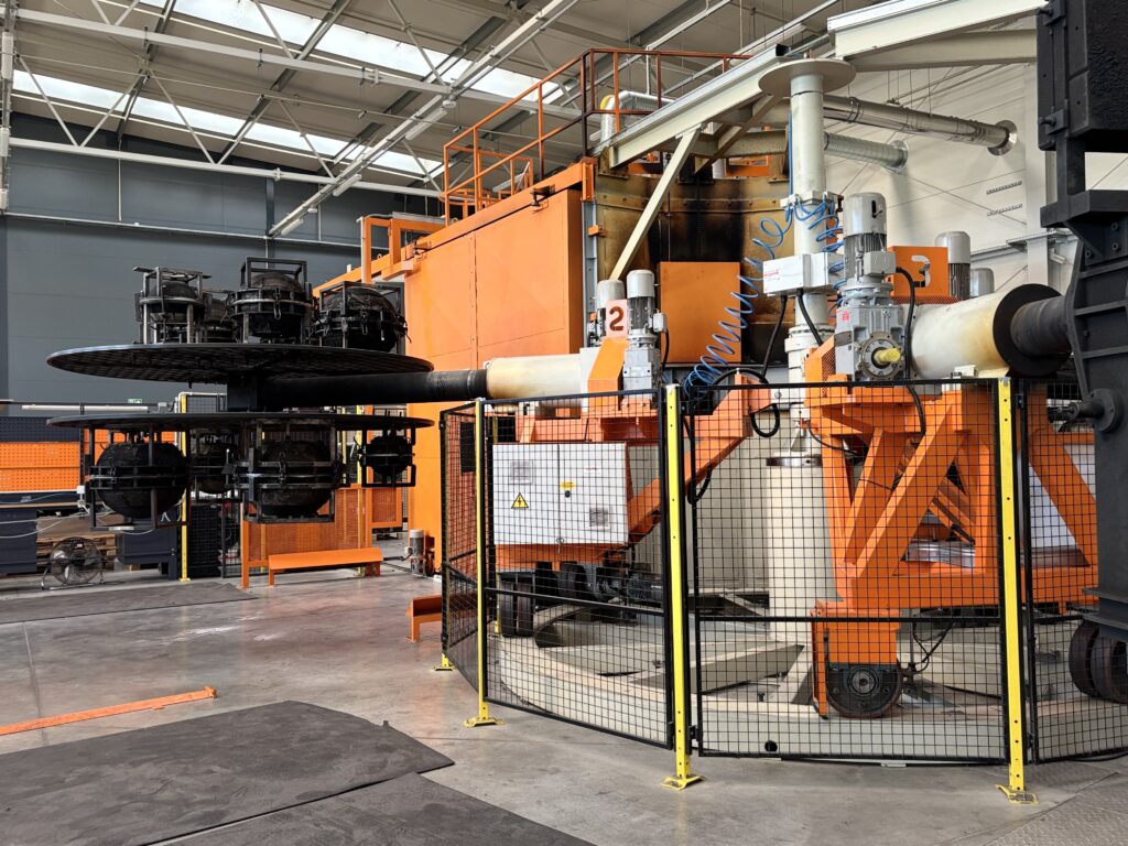 Rotomoulding - usługi -maszyna Rotomoulding - formowanie rotacyjne